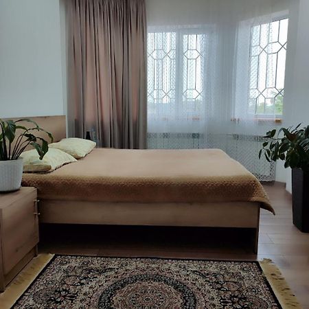 Amanat Guest House Bishkek Bagian luar foto