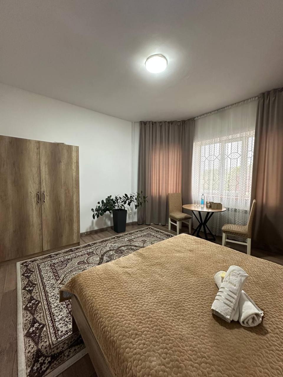 Amanat Guest House Bishkek Bagian luar foto