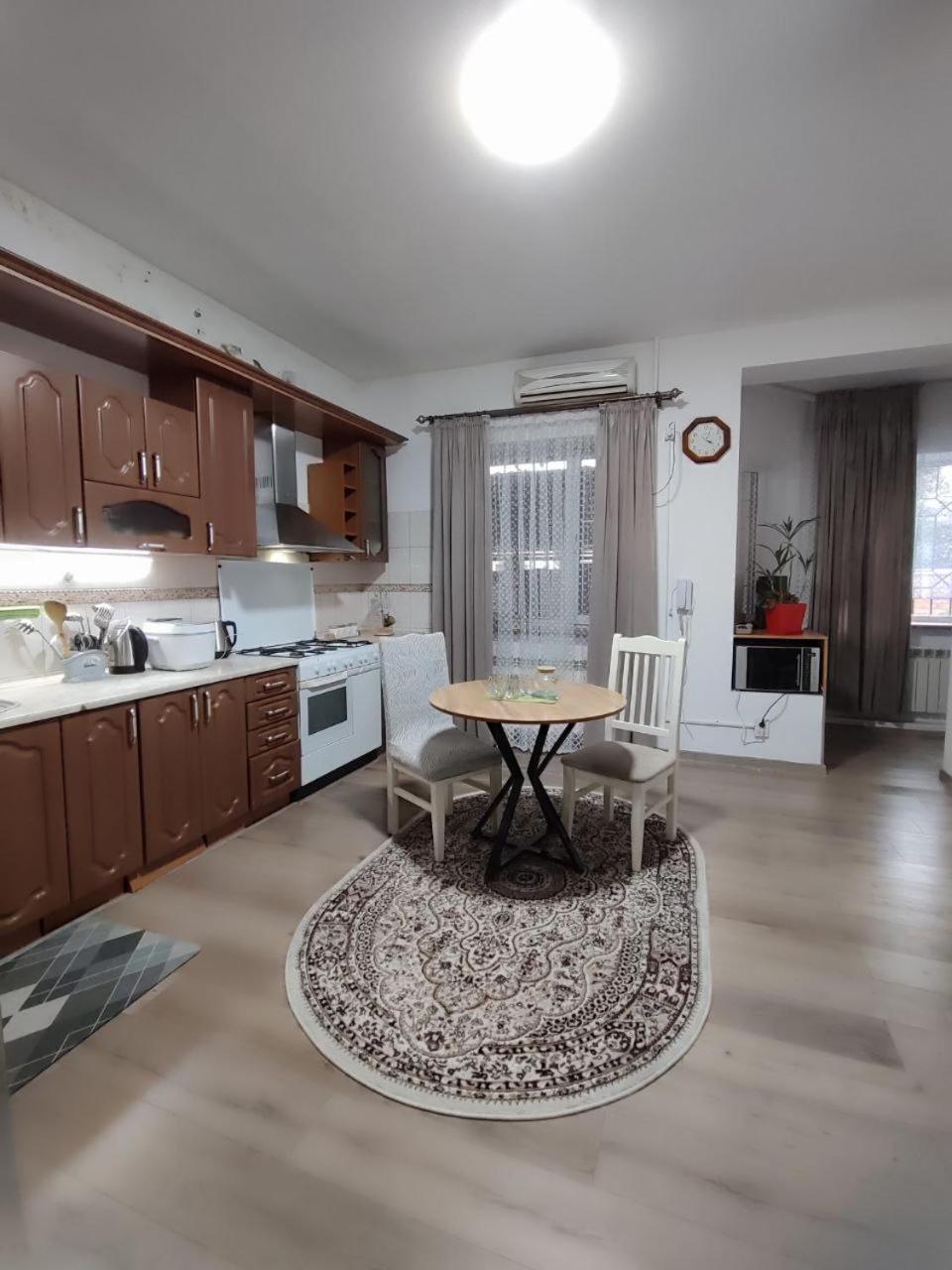 Amanat Guest House Bishkek Bagian luar foto
