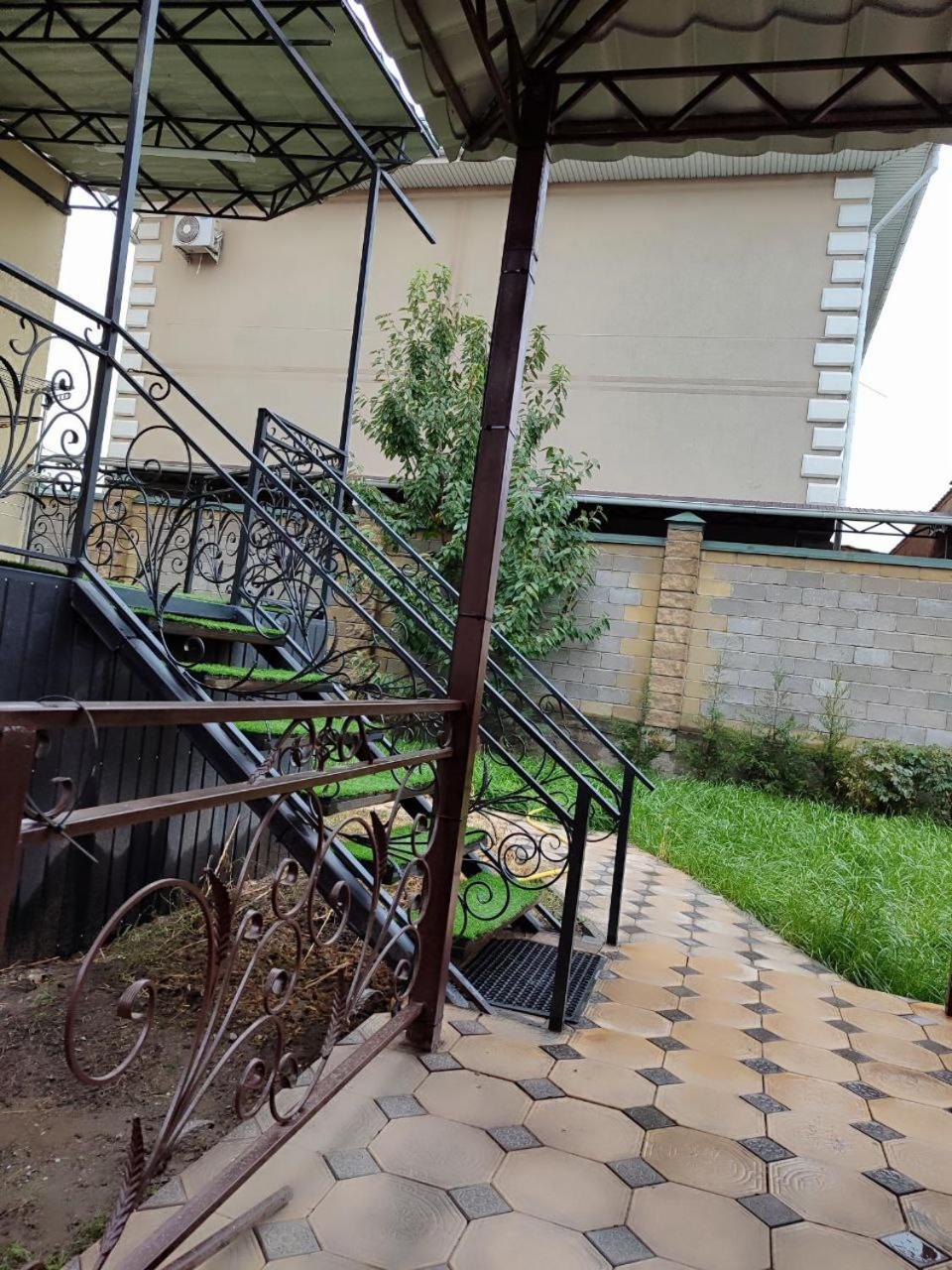 Amanat Guest House Bishkek Bagian luar foto