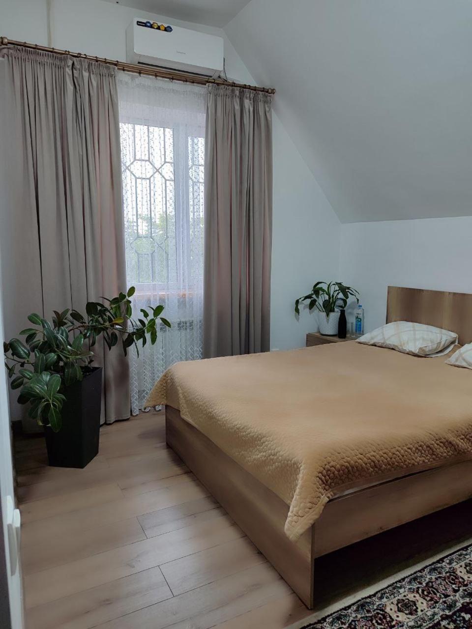Amanat Guest House Bishkek Bagian luar foto