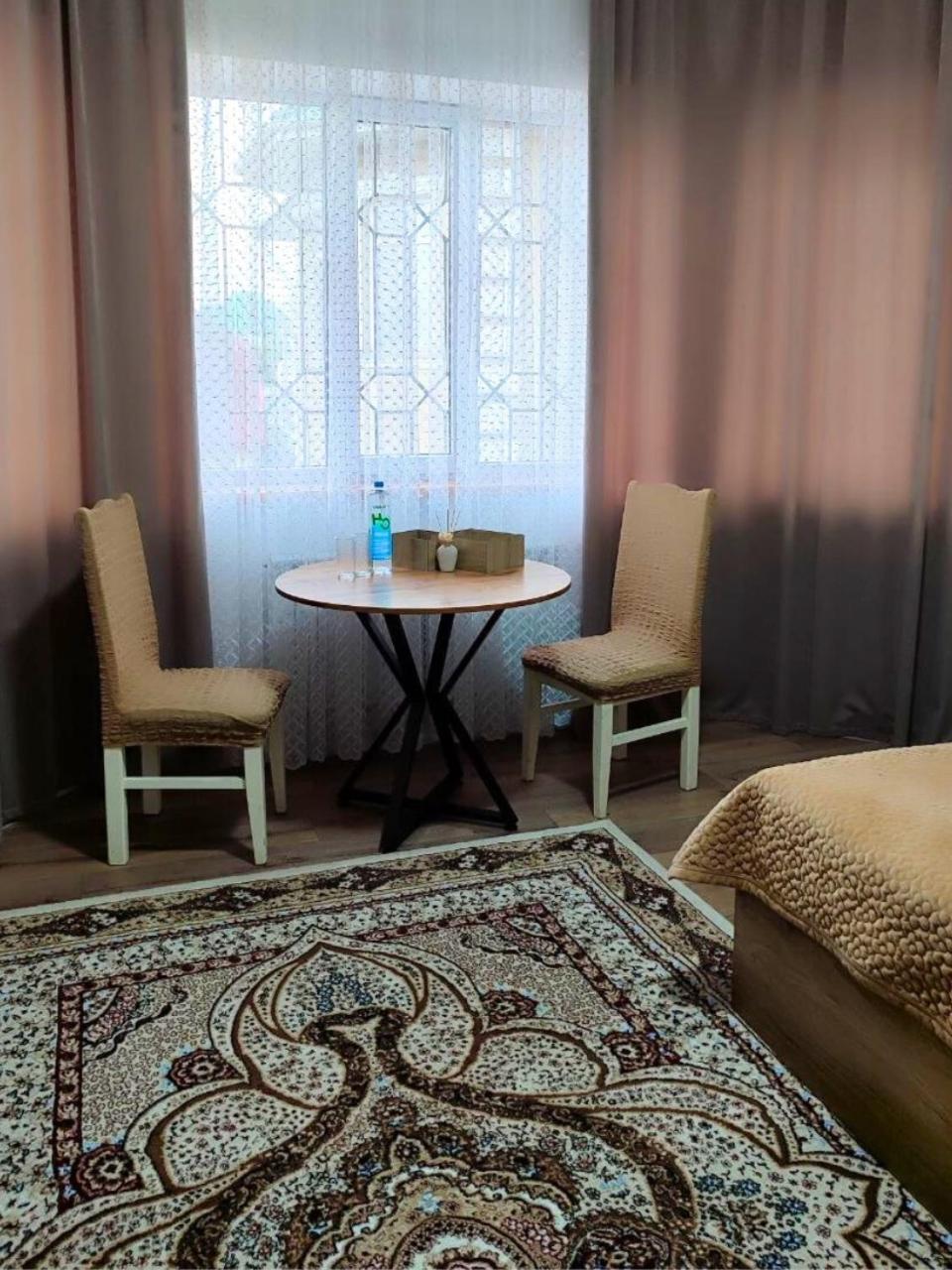 Amanat Guest House Bishkek Bagian luar foto