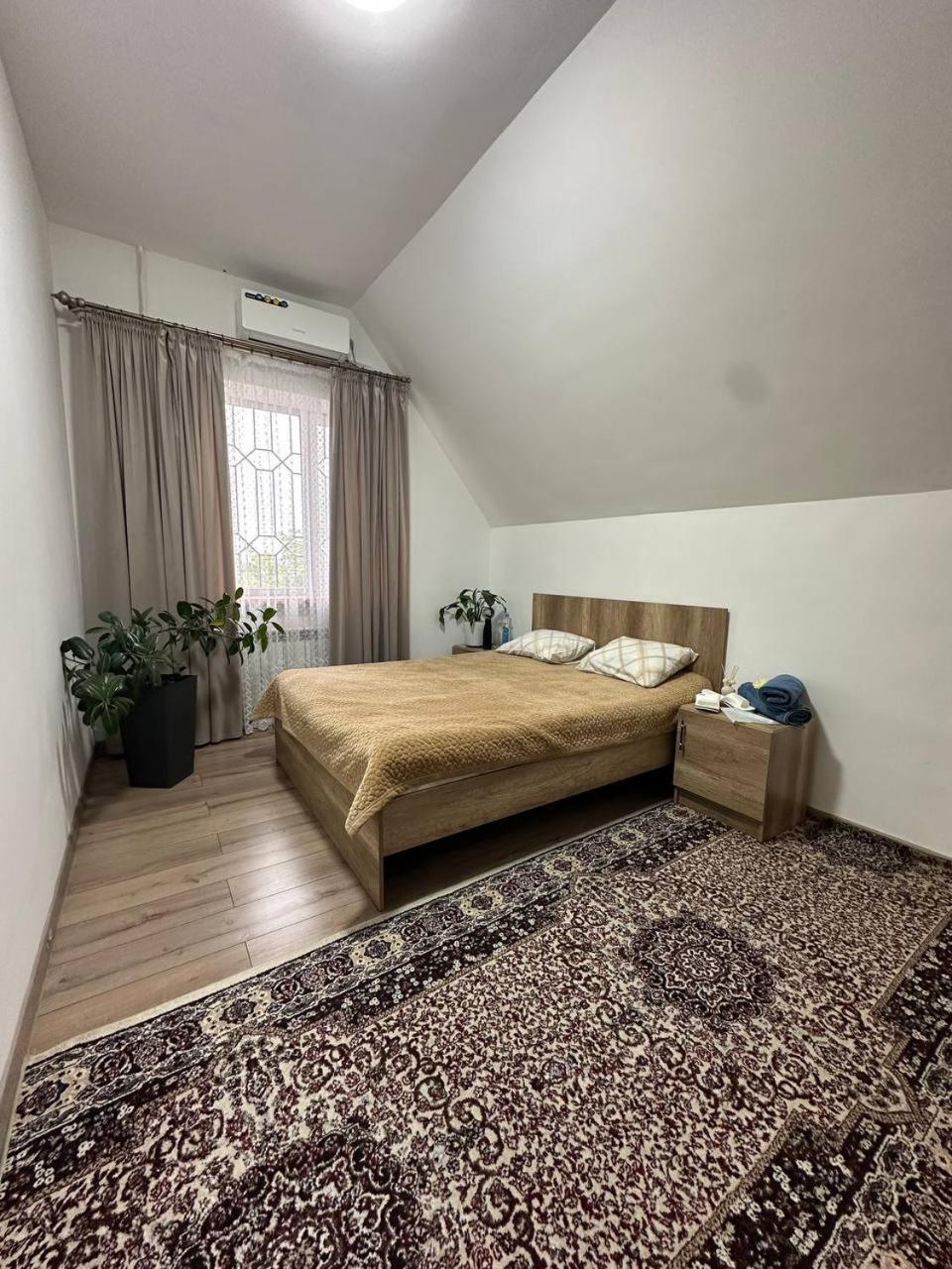 Amanat Guest House Bishkek Bagian luar foto