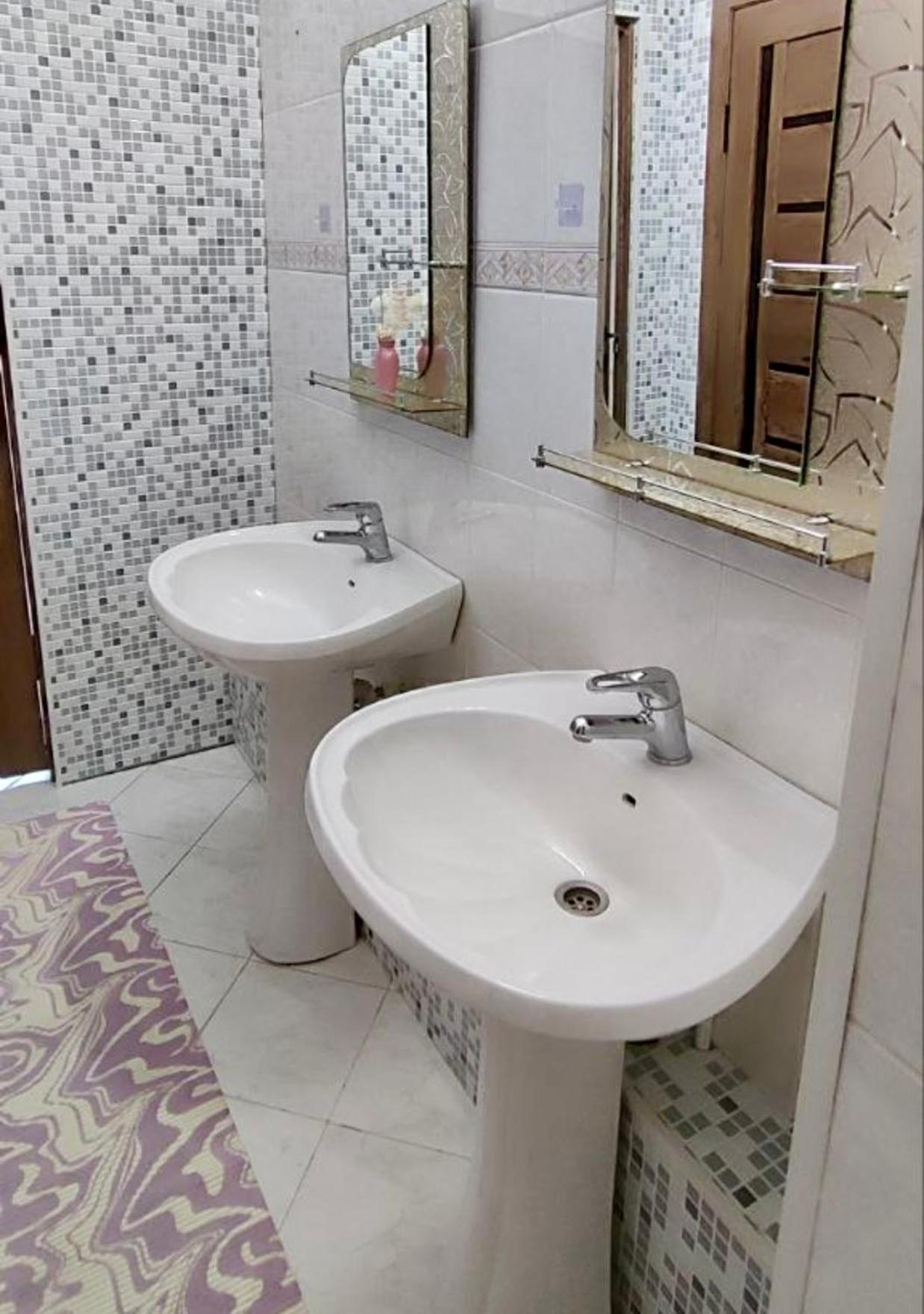 Amanat Guest House Bishkek Bagian luar foto
